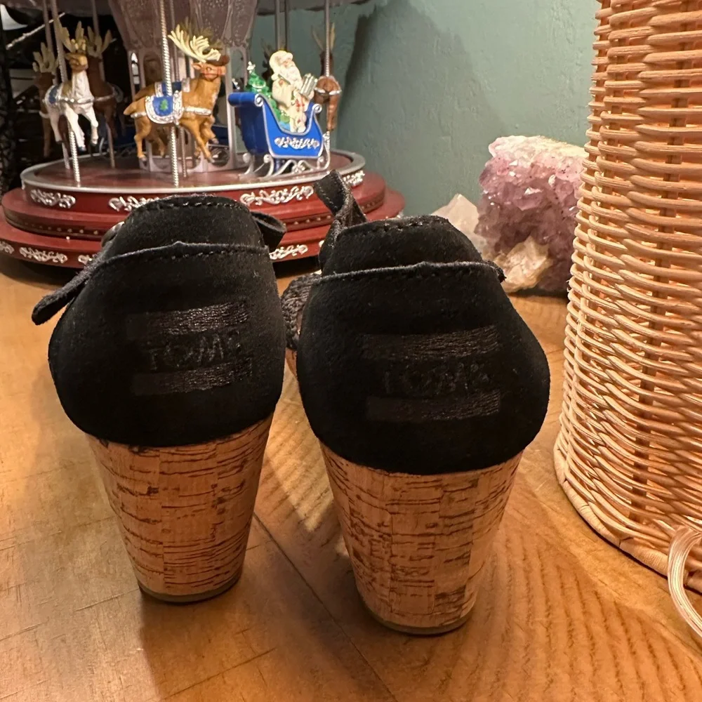 Tom's Platform Wedge Black Woven Crochet Shoes Women's Size 9W